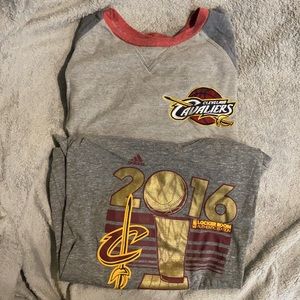 BUNDLE of 2 Cleveland Cavs Items: Crew Neck Sweatshirt and T-Shirt size XL